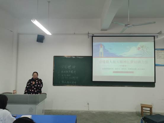 说明: C:\Users\Administrator\Desktop\思政部党史学习教育活动汇总\20210507思政教师讲党史备课暨研讨会及活动安排\师生同台讲党史\IMG_20210519_091050.jpg