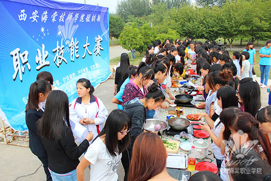 西安海棠技师学院隆重举行“职业技能大赛之公共营养师养生菜专场”比赛”首轮学员遴选会