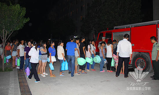 管道破裂用水难，消防送水解人愁