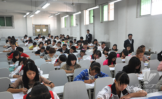 西安海棠学院党校举行第二十期入党积极分子党课培训结业考试