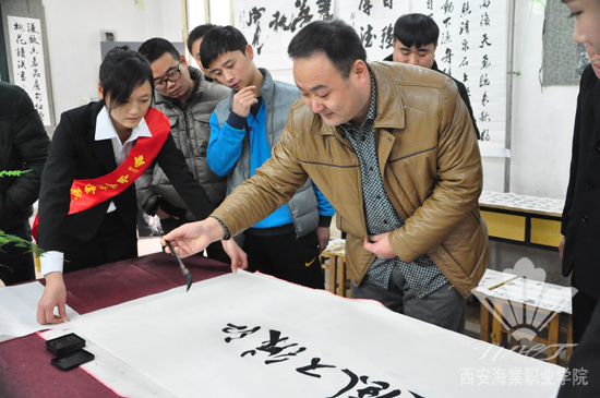 beat365中文官方网站经济与管理学院“第二届书画展”隆重开幕