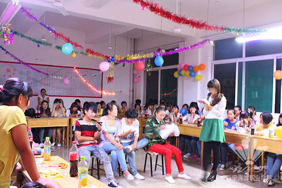 记西安海棠学院各教学班 庆中秋联欢晚会