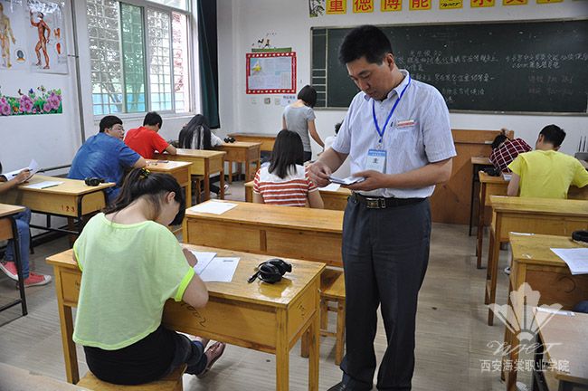 beat365中文官方网站英语A、B级考试顺利进行