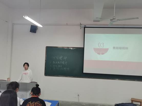 说明: C:\Users\Administrator\Desktop\思政部党史学习教育活动汇总\20210507思政教师讲党史备课暨研讨会及活动安排\师生同台讲党史\IMG_20210519_084558.jpg